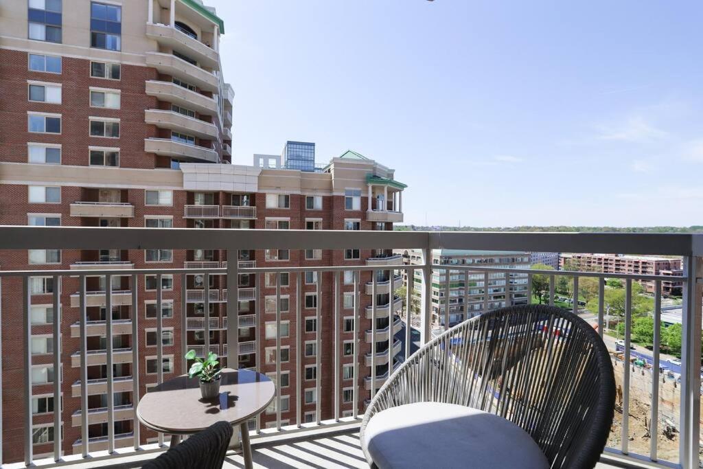 Bright Apartment Walk To Ballston Metro Arlington Esterno foto