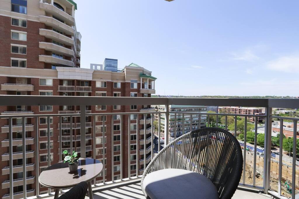 Bright Apartment Walk To Ballston Metro Arlington Esterno foto