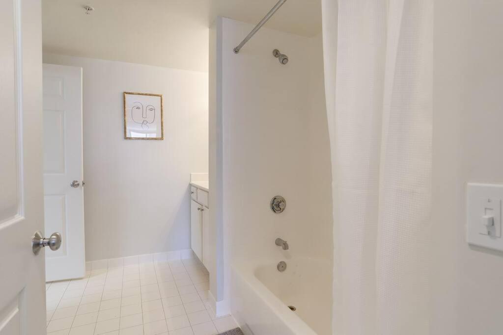Bright Apartment Walk To Ballston Metro Arlington Esterno foto