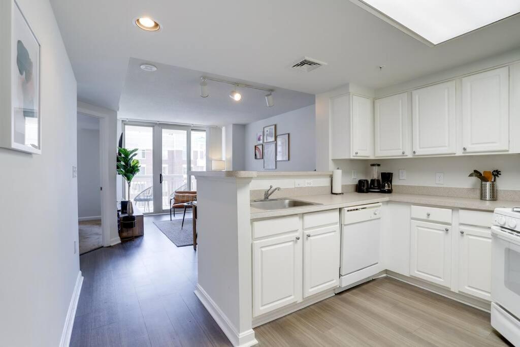 Bright Apartment Walk To Ballston Metro Arlington Esterno foto